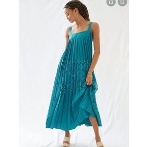 NWT geisha designs pleated lace maxi dress
